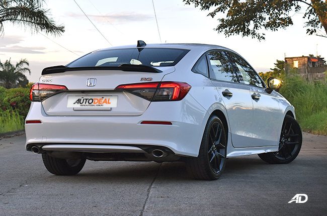 Honda Civic RS exterior rear quarter