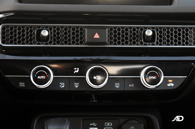 Honda Civic RS interior climate controls