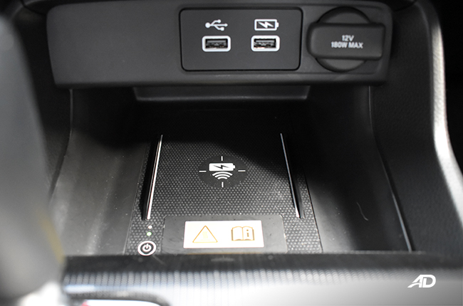 Honda Civic RS interior wireless charger