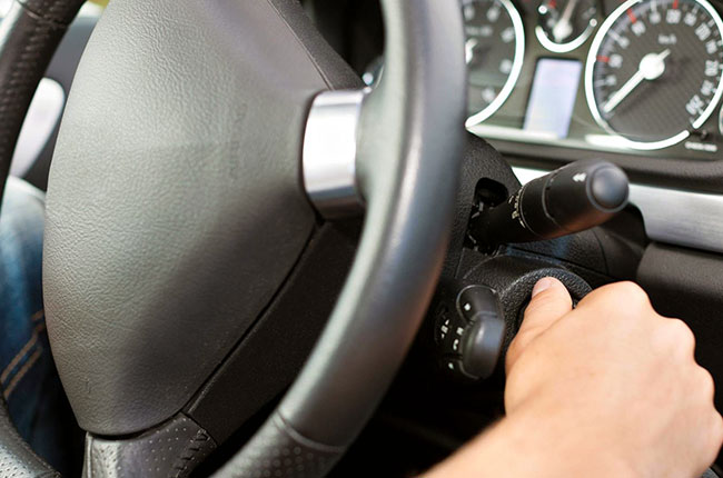 How to lock and unlock your car's steering wheel