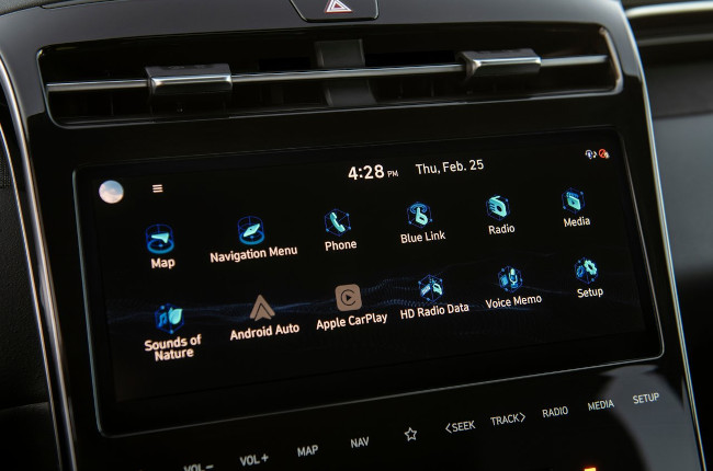 Hyundai Santa Cruz Pickup Truck 10-inch infotainment system