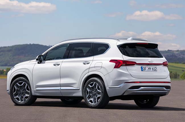 Hyundai Santa Fe rear quarter