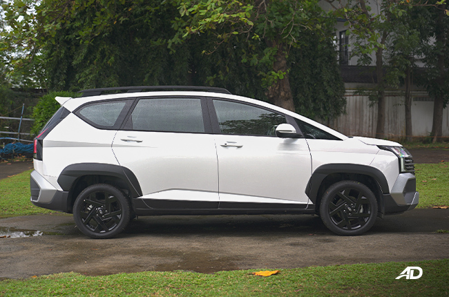 Hyundai Stargazer X Side