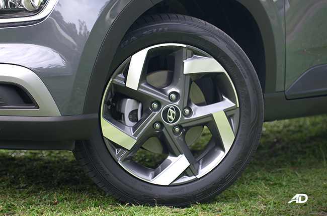 Hyundai Venue GLS Wheels