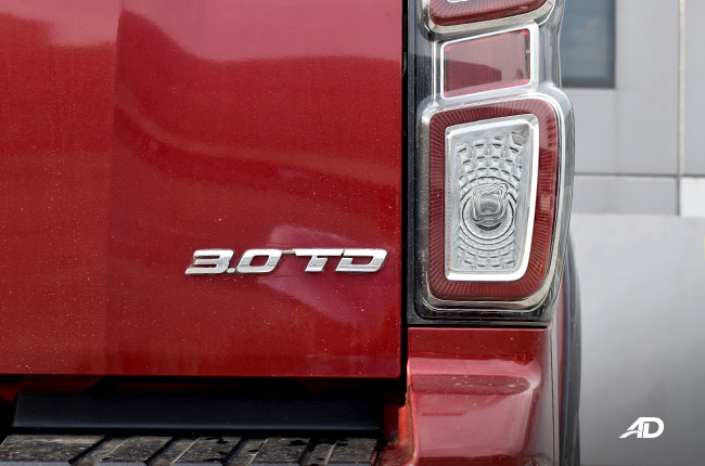 Isuzu D-MAX exterior 3.0-ltier badging