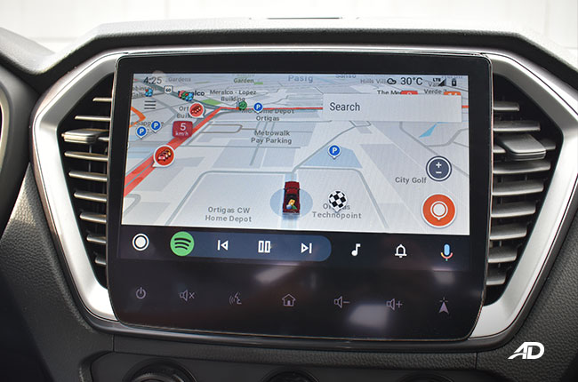 Isuzu D-MAX interior Apple Carplay and Android Auto