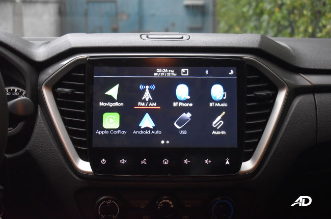 Isuzu D-MAX interior infotainment
