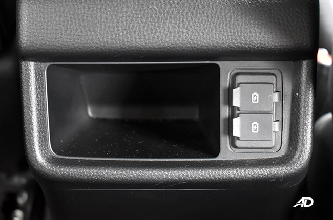 Isuzu mu-x 3.0 LS-A AT interior rear charging ports
