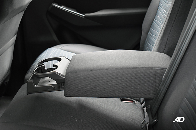 Isuzu mu-x 3.0 LS-A AT interior rear seat center arm resst