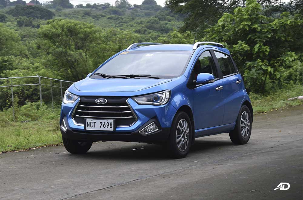 JAC S1 exterior driving shot