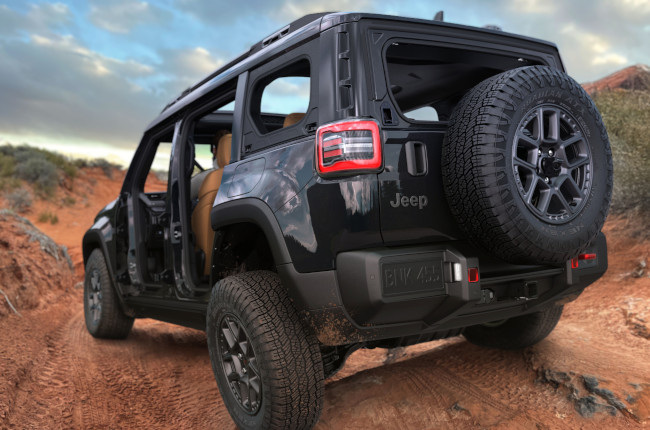 Jeep Recon Rear Quarter
