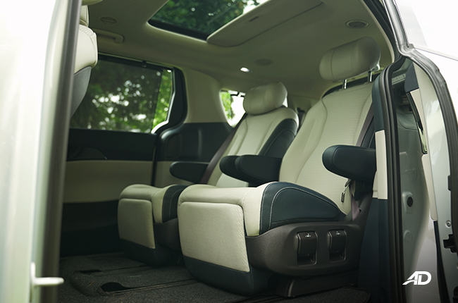 Kia Carnival 1.6 SX+ Turbo Hybrid AT Second Row