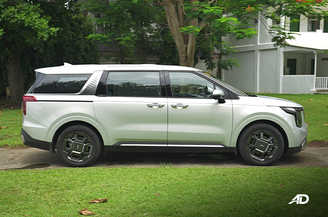 Kia Carnival 1.6 SX+ Turbo Hybrid AT Side