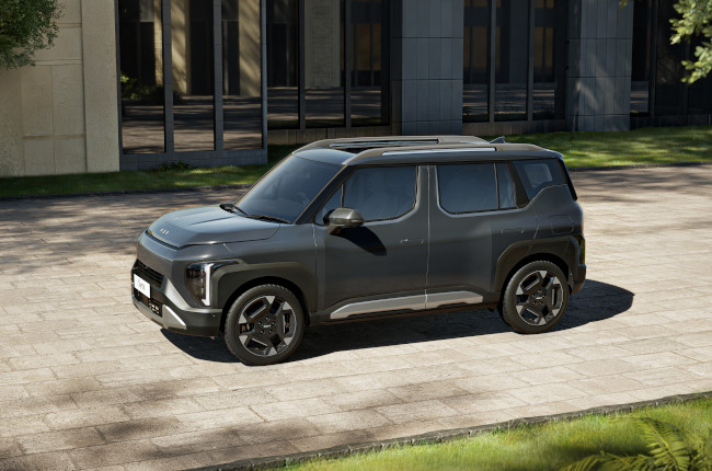 Kia Syros Front Quarter