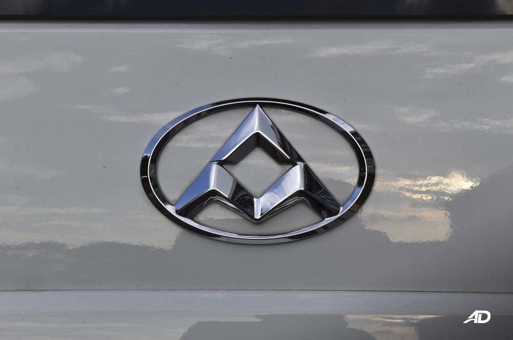 Maxus g10 exterior road test rear logo