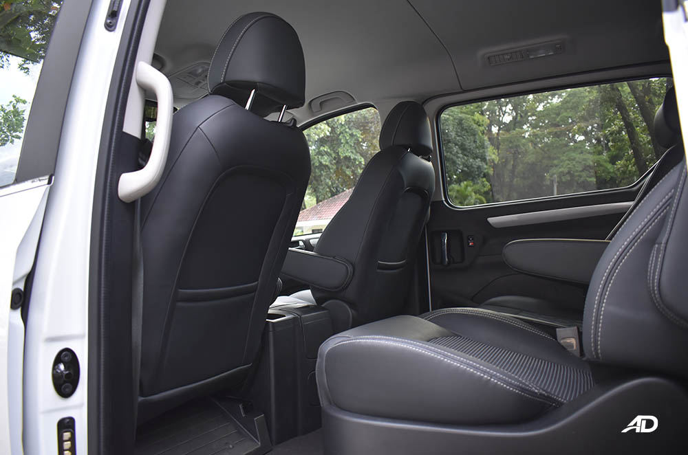 Maxus G10 interior driver's side door