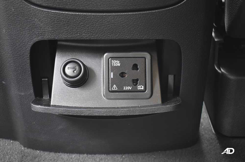 Maxus g10 Interior road test  220v plug
