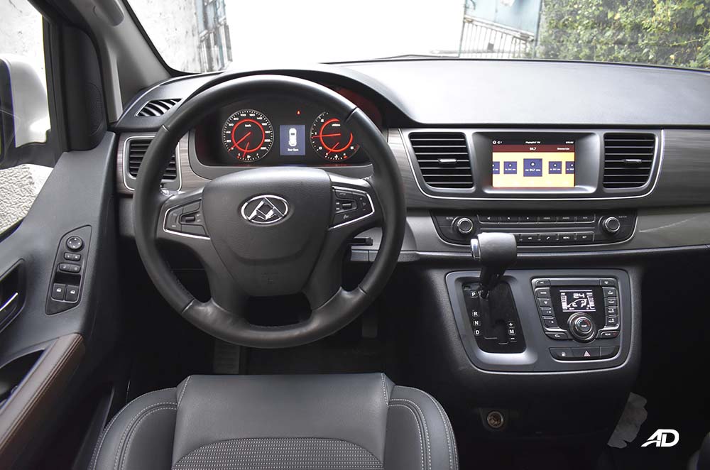 maxus g10 interior road test dashboard