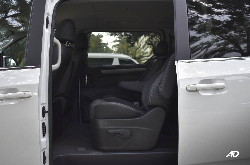 Maxus g10 interior road test  open sliding door