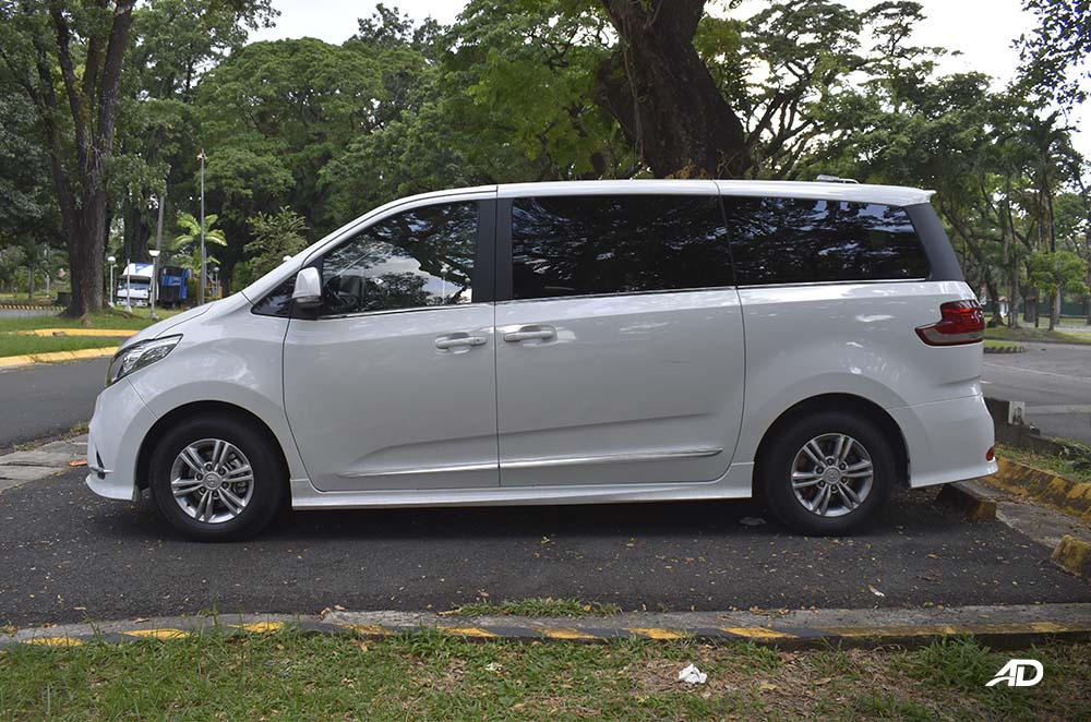 Maxus g10 side view road test