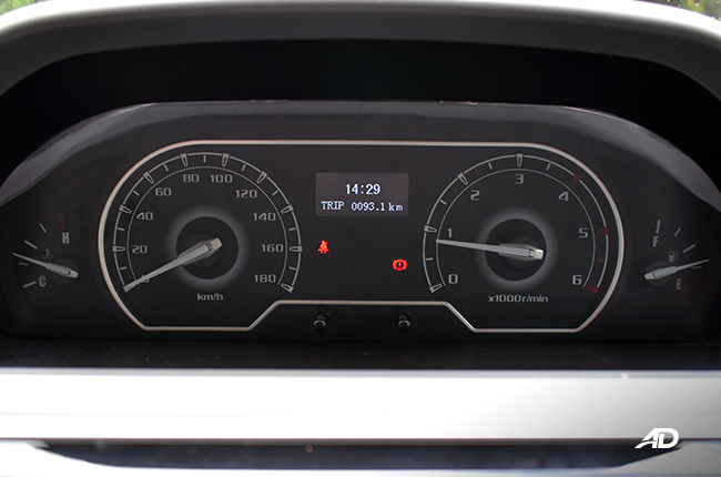 Maxus V80 Comfort Interior instrument cluster
