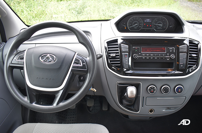 Maxus V80 interior dashboard