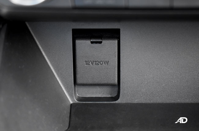 Mazda CX-5 2.5 AWD Turbo interior 12 volt socket