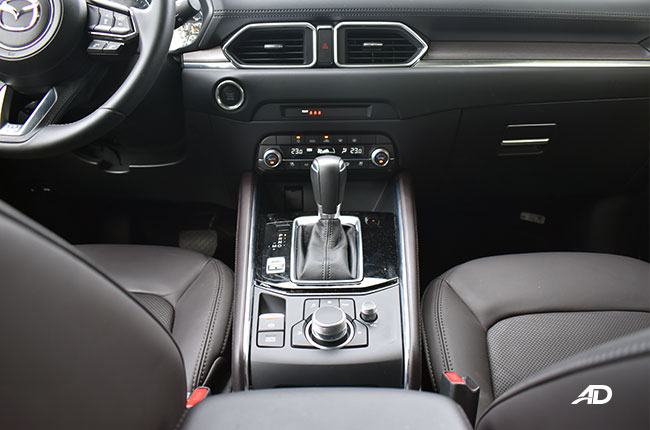 Mazda CX-5 2.5 AWD Turbo interior gear shifter