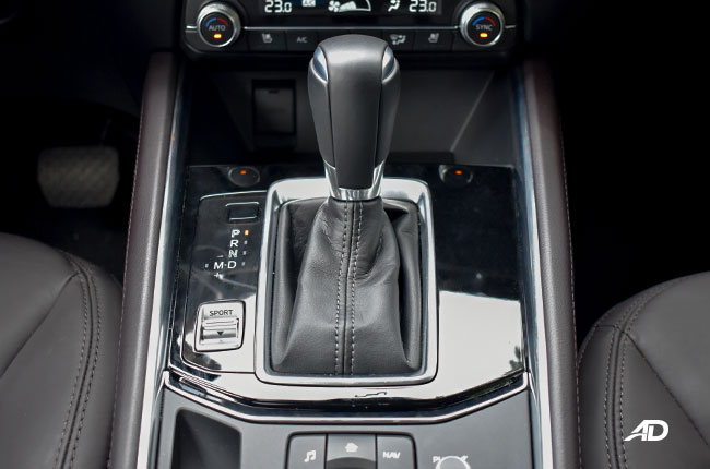 Mazda CX-5 2.5 AWD Turbo interior gear shifter