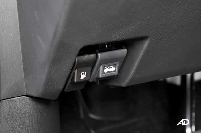 Mazda CX-5 2.5 AWD Turbo interior hood opener