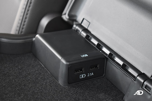 Mazda CX-5 2.5 AWD Turbo interior USB ports