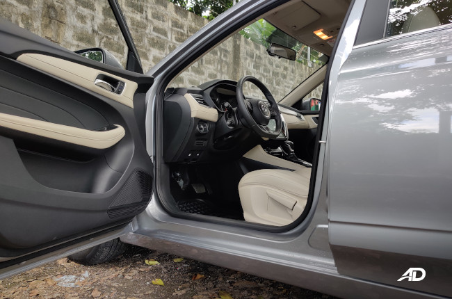 MG 5 1.5 L Style CVT Philippines Interior Front Leg Room