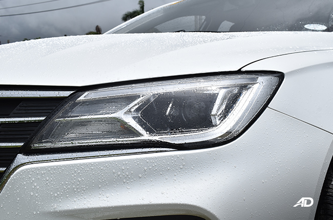 MG 5 Core Plus exterior headlight 