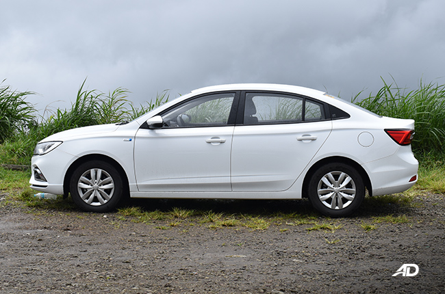 MG 5 Core Plus exterior side profile