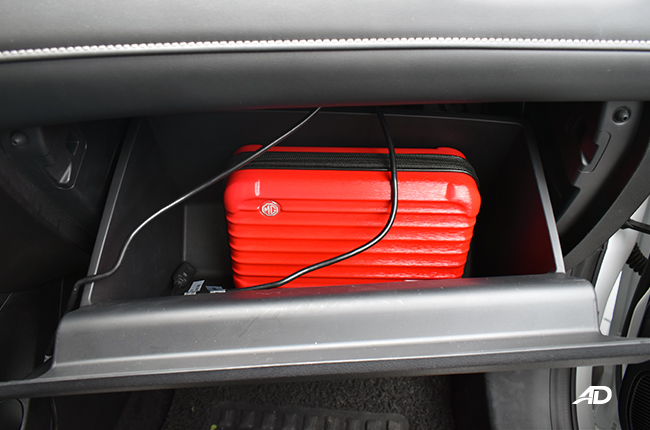 MG 5 Core Plus interior glove compartment