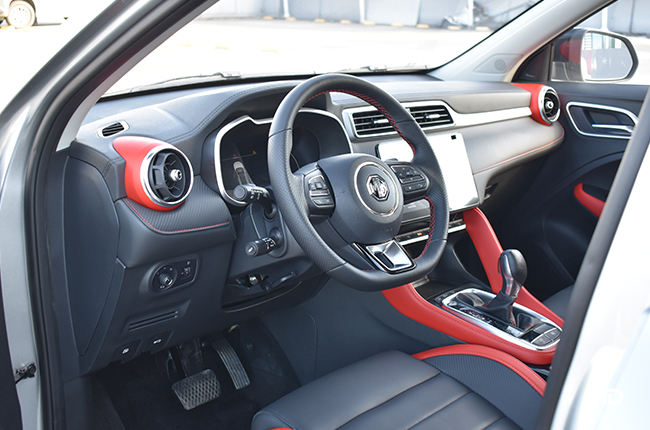 MG ZST interior driver's side 