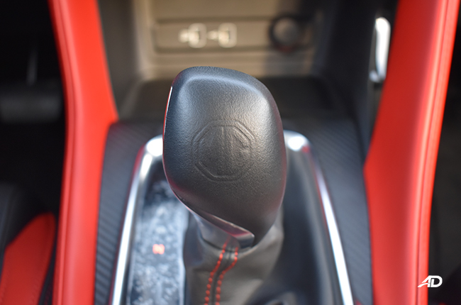 MG ZST interior gear shifter