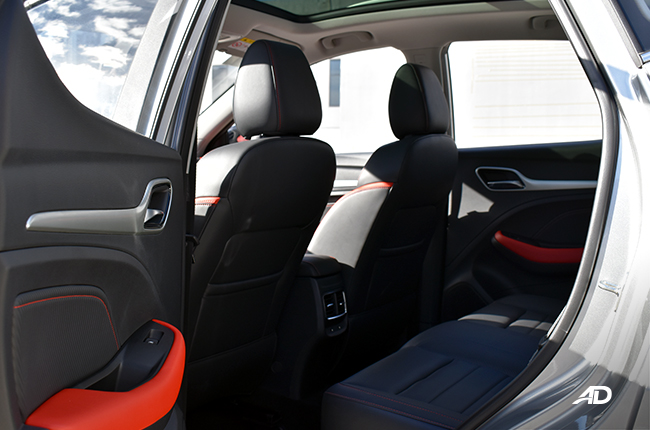 MG ZST interior rear seats
