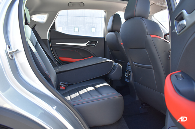 MG ZST interior rear seats folded