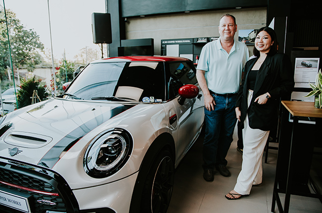 MINI Showroom Photo 1