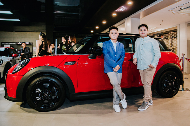 MINI Showroom Photo 2