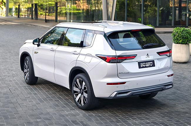 Mitsubishi Outlander PHEV Exterior 2