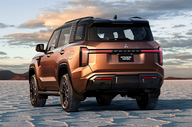 Mitsubishi Pajero Exterior Rear