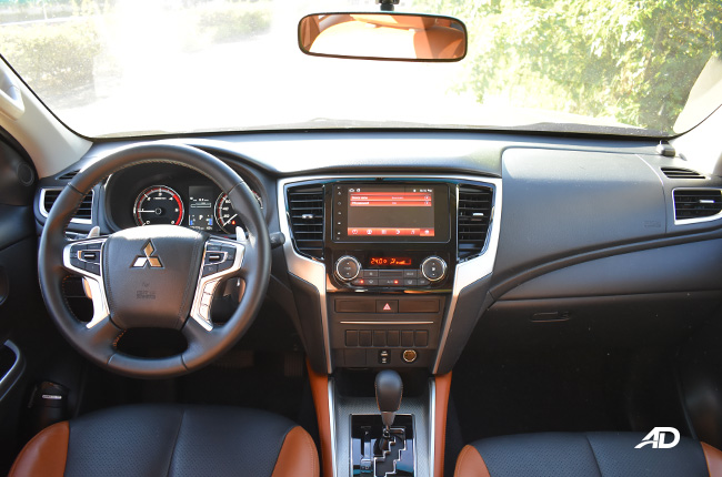 Mitsubishi Strada Athlete interior dashboard