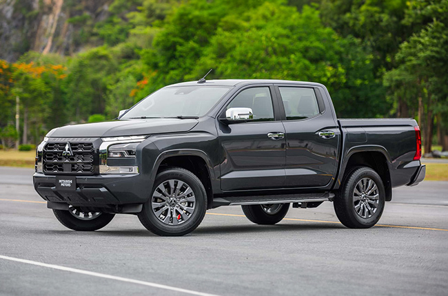 Mitsubishi Triton Double Cab Front Quarter