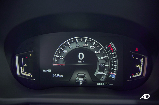 Mitsubishi Xpander Cross interior