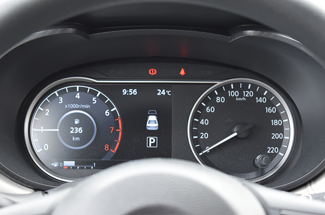 Nissan Almera interior gauge cluster