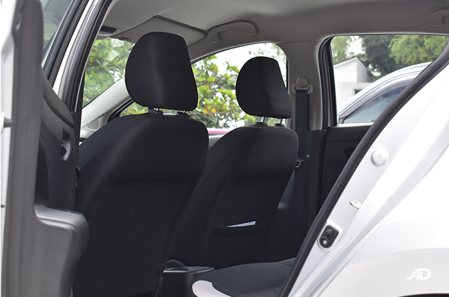 Nissan Almera interior seats