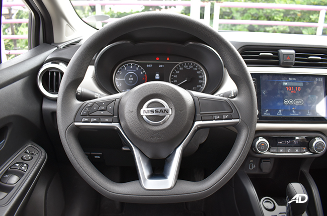 Nissan Almera interior steering wheel