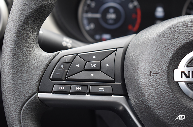 Nissan Almera interior steering wheel controls